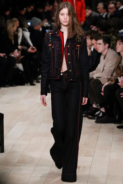 Look 25